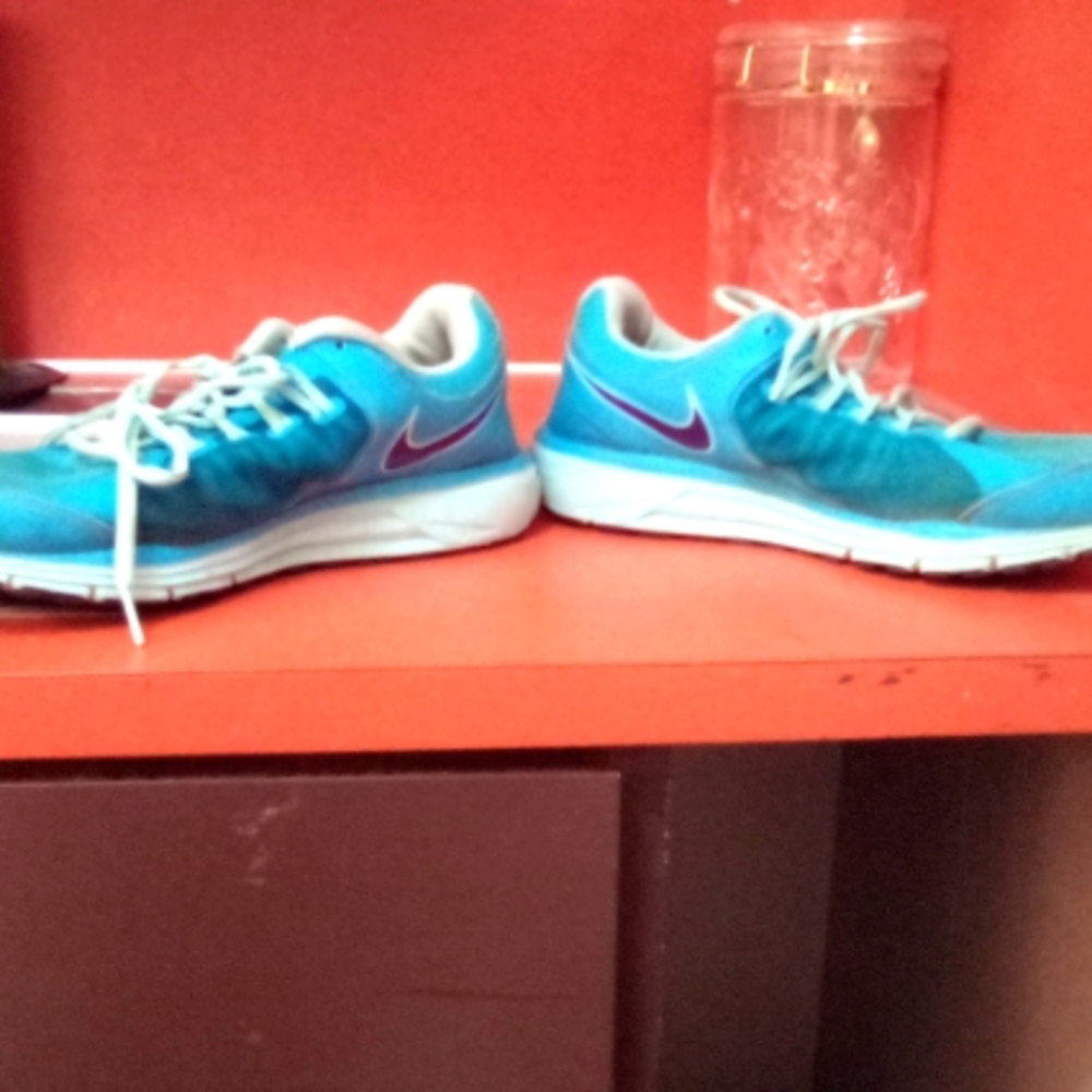 Nike tennis shoes